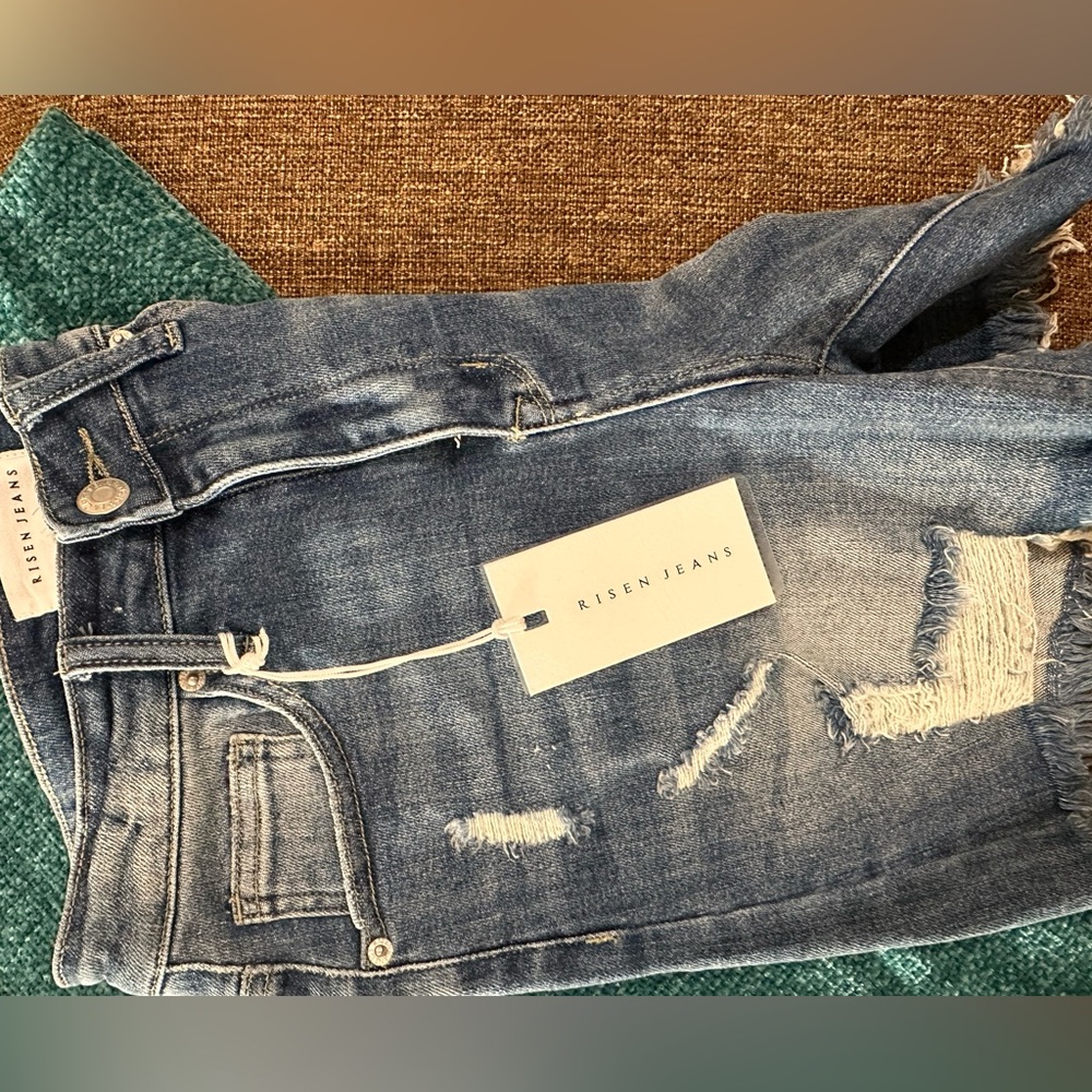 New RISEN JEANS Shorts - Picture 6 of 6